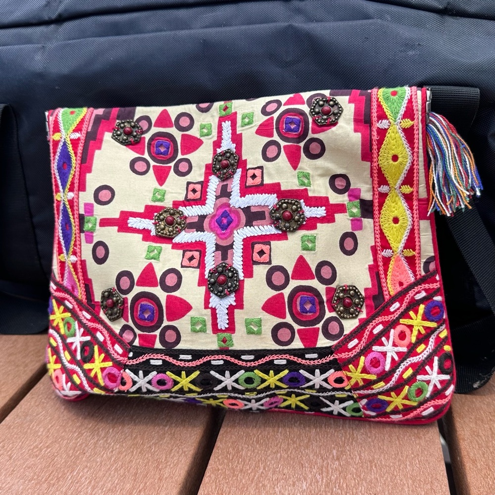 Embroidered Tribal Pattern Fold-Over Clutch - Multicolor - Picture 6 of 12